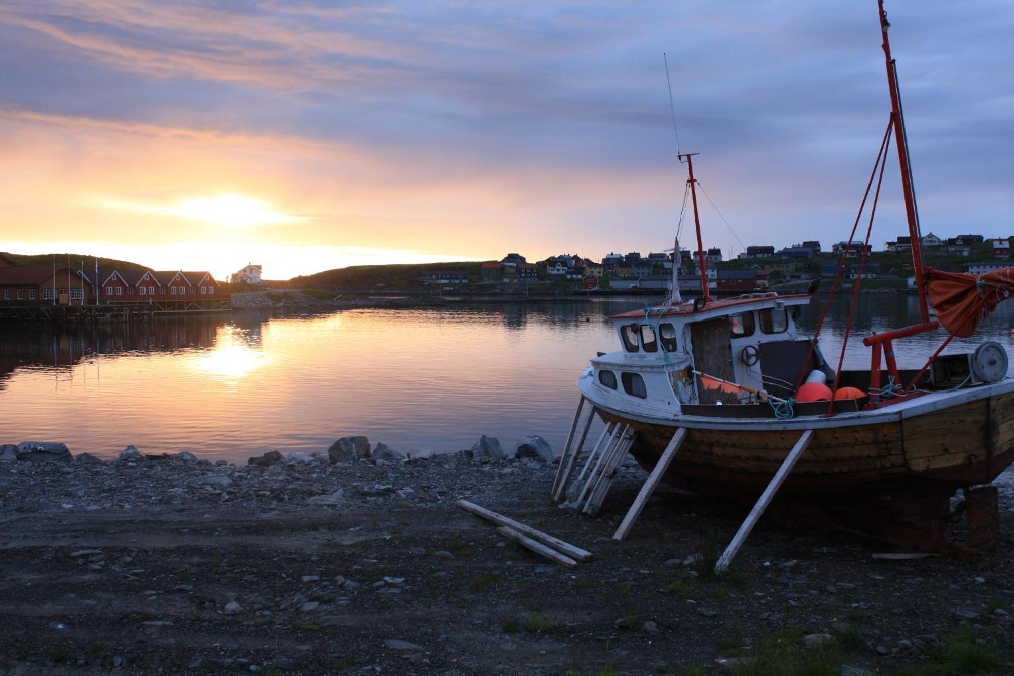 Adventure Camp Mehamn Hotel Bagian luar foto